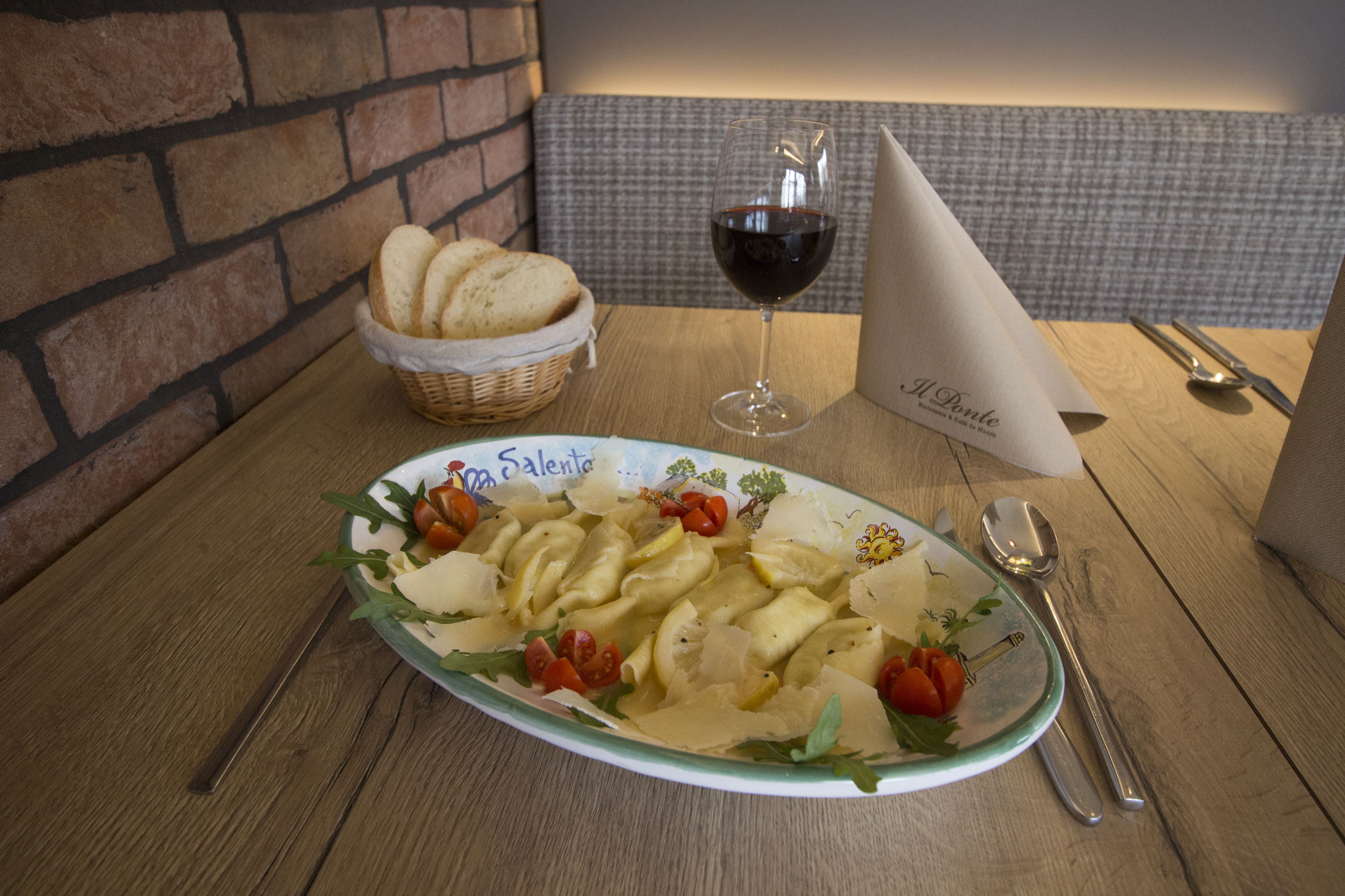 Banner Image Represents the Dinny 4