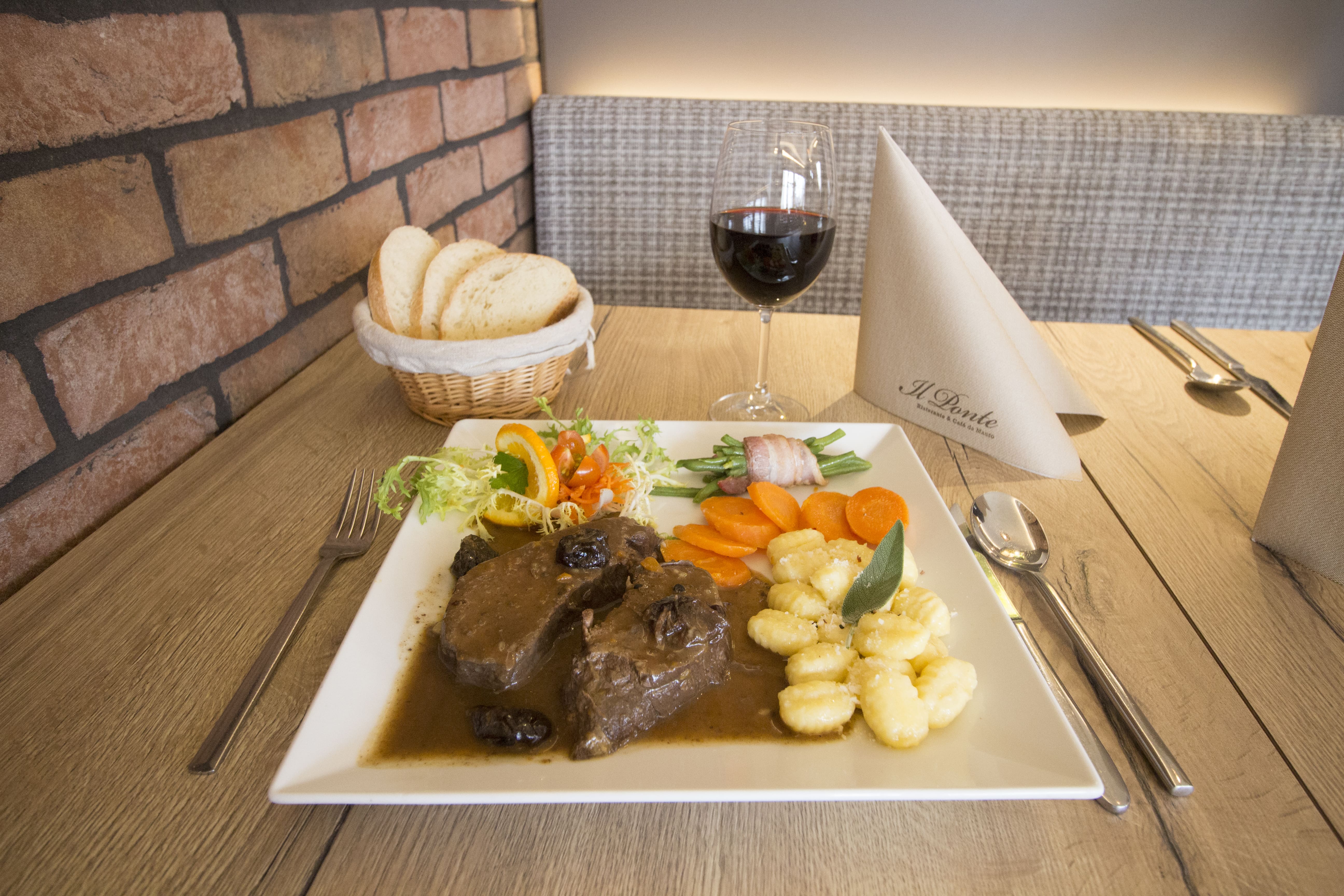 Banner Image Represents the Dinny 5